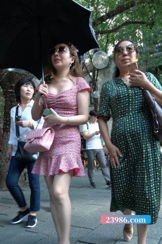 4K - 风韵犹存的碎花裙美妇 [1.33 GB/MP4]（视频版）