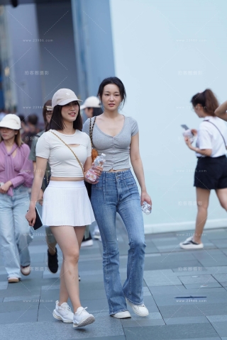 街拍牛仔长裤美姐