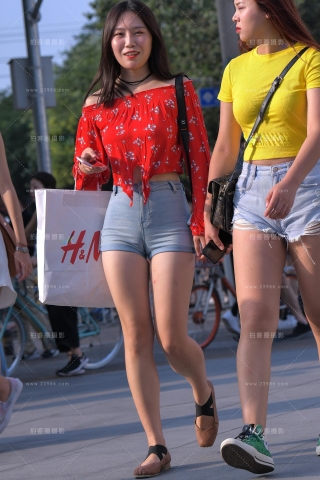 【街拍之魂赛帖】逛街的闺蜜