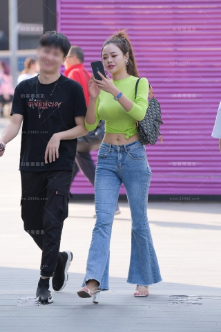 露腰~紧牛小姐姐