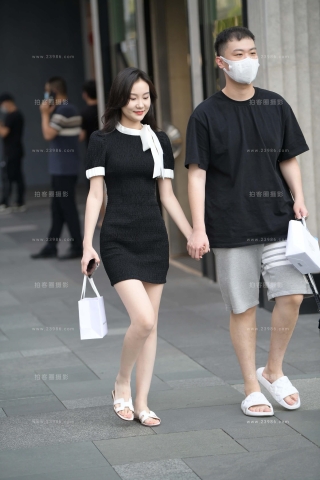 黑色短裙气质女友