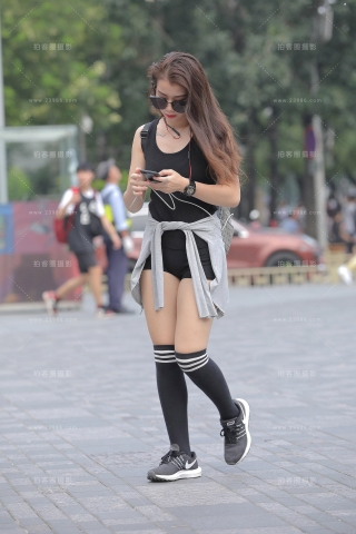 【视觉冲击赛贴】阳光女孩，性感的月牙