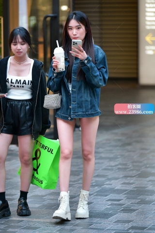 ★苗条牛仔热裤美女