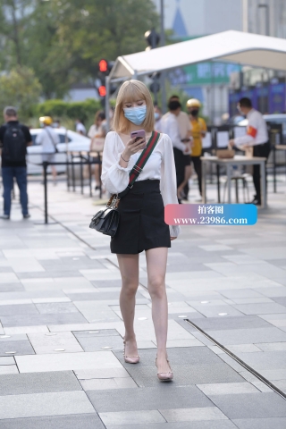 抓拍黄头发妹纸