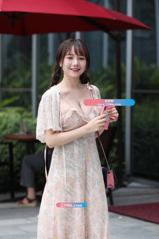 [辉辉赛贴]碎花长裙妹子笑的真可爱