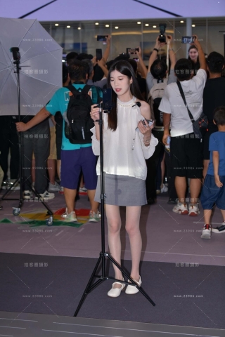 苗条的超薄丝主播小姐姐