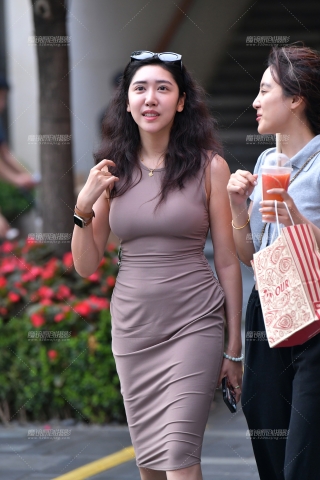 ★开心闺蜜长裙美女