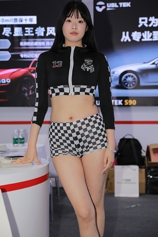 ZZ丰韵热裤美女【原图+视频】