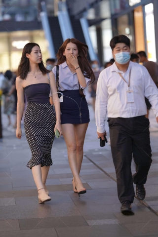 包臀裙高跟美女