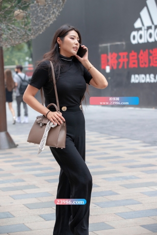 【街拍之魂赛帖】B37、你的胸挡住我的wifi了