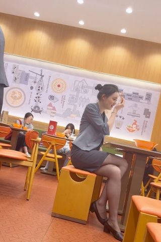 黑丝前台小姐，终于等到机会拍视频（视频版）