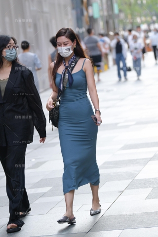 韵味包臀裙女子