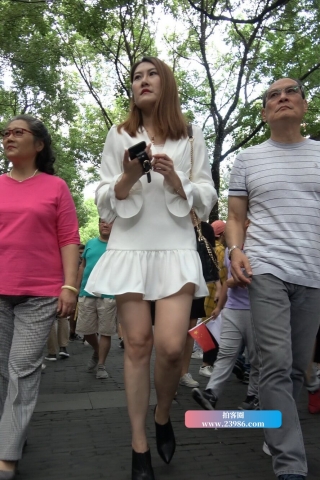 4K - 街拍美腿短裙美眉 [973 MB/MP4]（视频版）