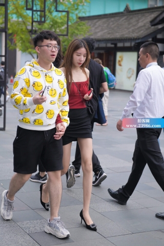 苗条的身材，高挑美女