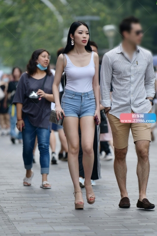 ★红指甲气质热裤美女