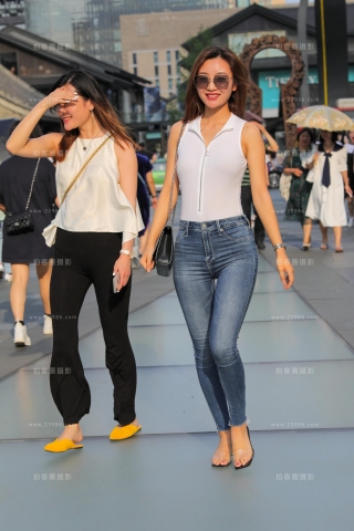 【补档】紧牛美眉 婀娜多姿