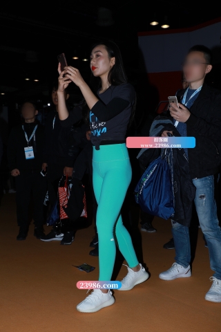 【街拍之魂赛帖】B34、敬业女主持