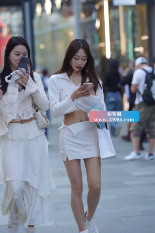 喜欢穿丝袜的白裙小姐姐