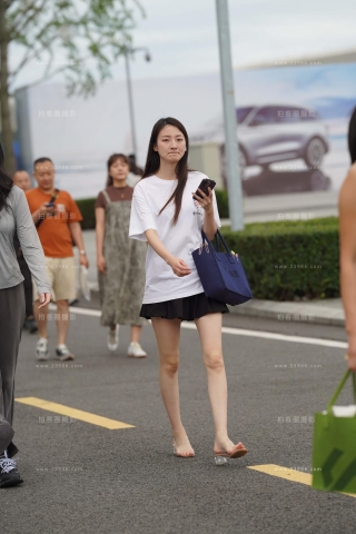 苗条高挑的长腿小姐姐