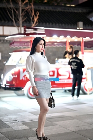 紧身裙美女2分49秒  [2.45 GB]（视频版）