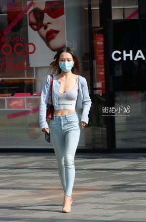 街拍牛仔高跟小姐姐