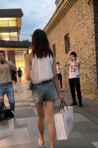 气质牛仔短裙小姐姐2分49秒 [1.24 GB/MOV]（视频版）