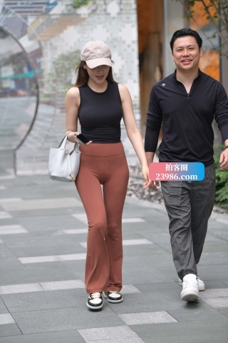 偶遇极品紧身裤女子