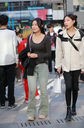 街拍韵味紧牛成熟美姐