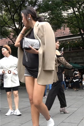 街拍美腿美女大姐大 [1.84 GB/MP4]（视频版）