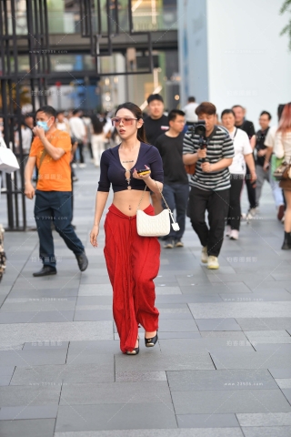 露腰~韵味性感美女