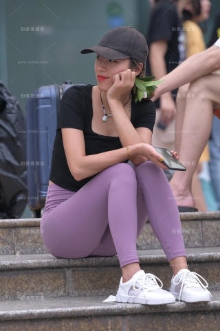 【视觉冲击赛贴】遇见淡紫色健美裤美眉