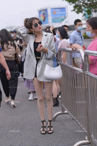 纤细美腿肉丝清秀的小姐姐