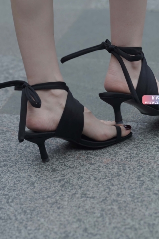 搭讪街拍包臀裙美女