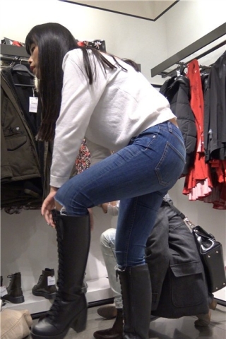 4K-试鞋的紧身蓝牛街拍美女第二集 [1.58 GB]（视频版）