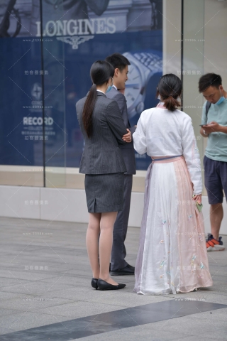 美女销售员小姐姐