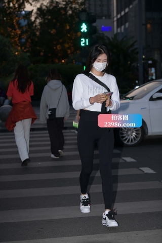 黑色紧身裤小仙女~