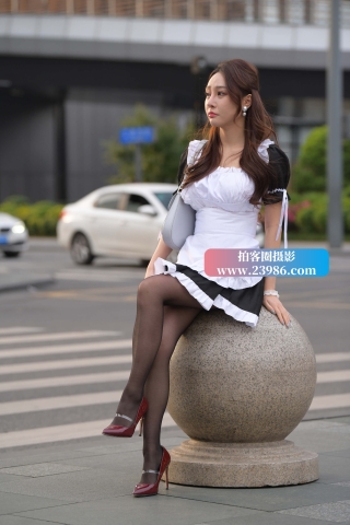 街拍女仆装，嘿丝美女