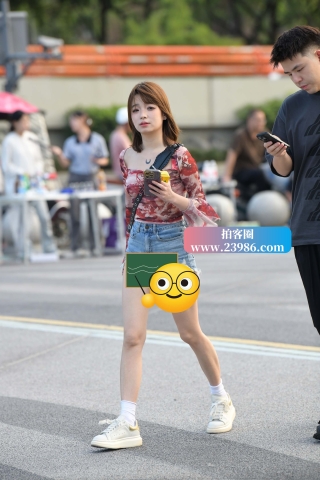 偶遇清凉短热牛小姐姐