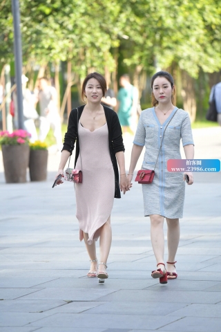 真美的姐妹花，清新气息扑面而来