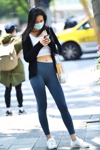 【咔喳赛贴】长腿紧身在找人