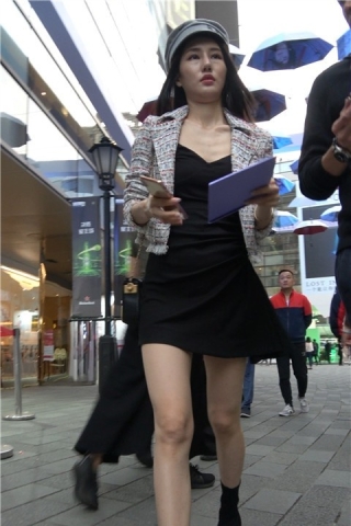 4K - 街拍高挑长腿高跟鞋短裙美女 [925 MB/MP4]（视频版）