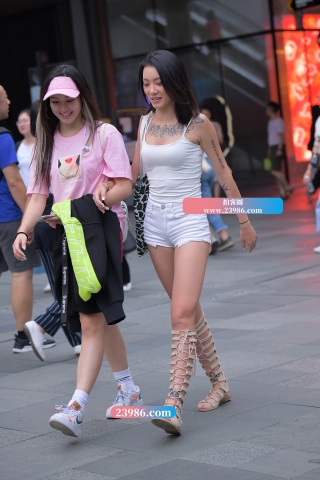 【街拍之魂赛帖】白色热裤