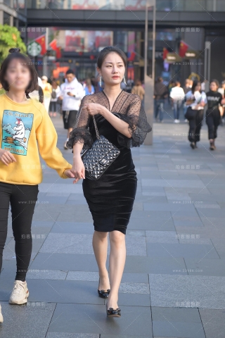 韵味开叉包臀裙