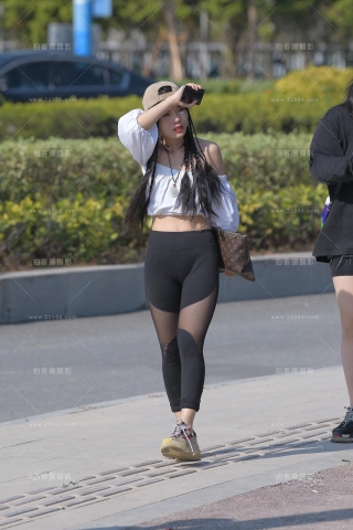 【视觉冲击赛贴】穿紧身裤的小妹，