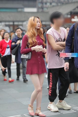 雪白的肌肤太迷人