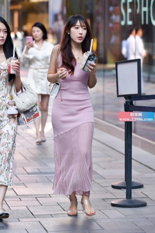 ★文静水粉长裙美女