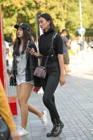 带点酷劲的紧牛妹纸