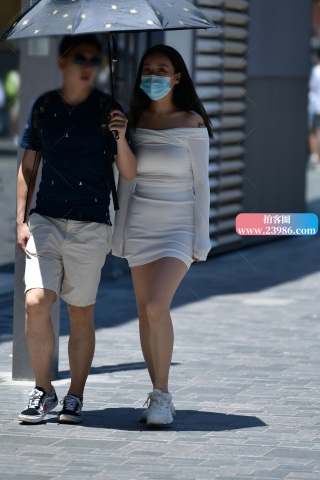 ★洁白开肩连衣短裙美女