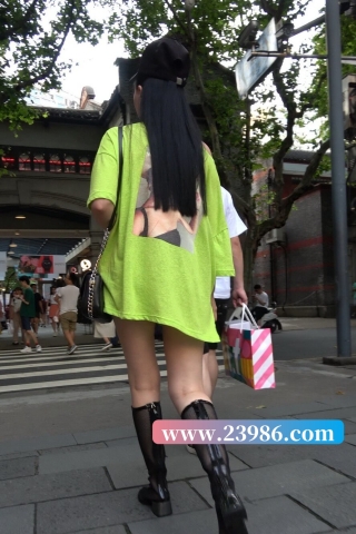 4K - 街拍美腿长靴黑色鸭舌帽美眉 [1.15 GB/MP4]（视频版）