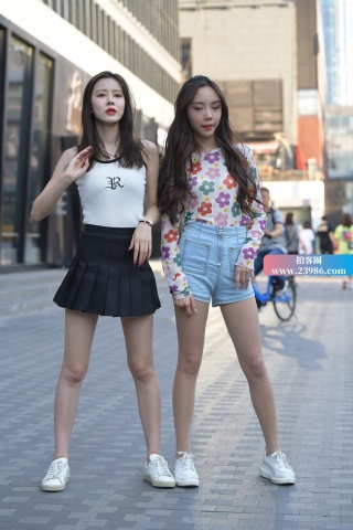 美女姐妹秀身材